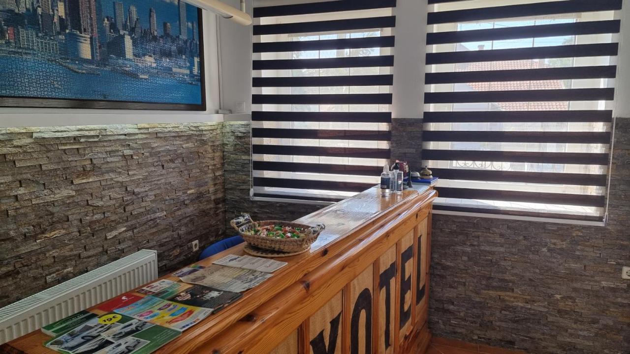 Guest House Luxotel ซเรนยานิน ภายนอก รูปภาพ