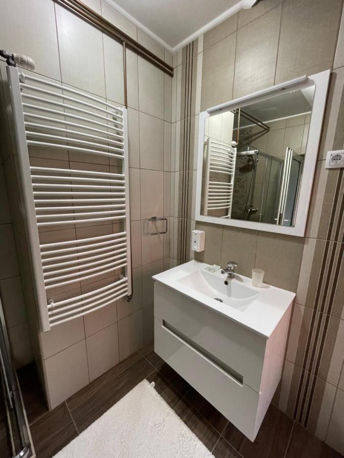 Guest House Luxotel ซเรนยานิน ภายนอก รูปภาพ