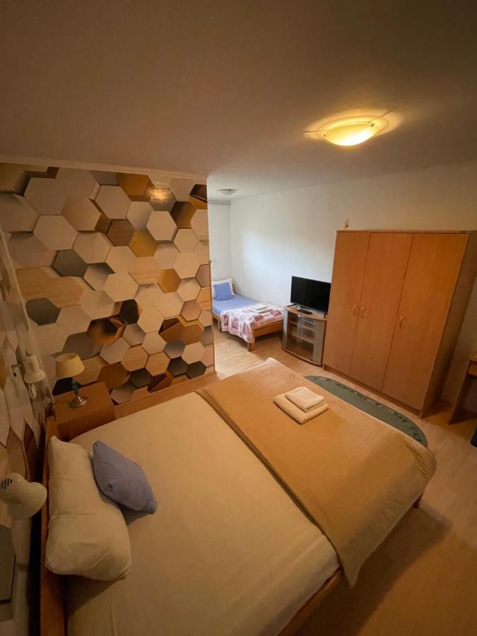 Guest House Luxotel ซเรนยานิน ภายนอก รูปภาพ