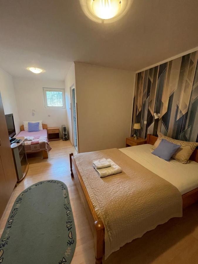 Guest House Luxotel ซเรนยานิน ภายนอก รูปภาพ