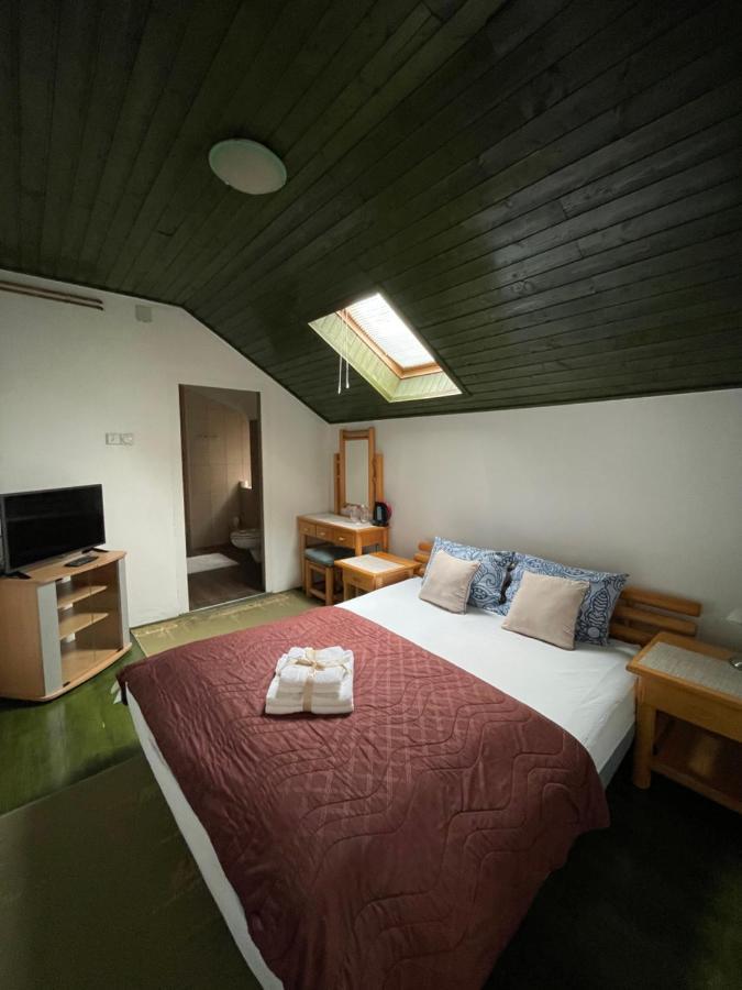 Guest House Luxotel ซเรนยานิน ภายนอก รูปภาพ