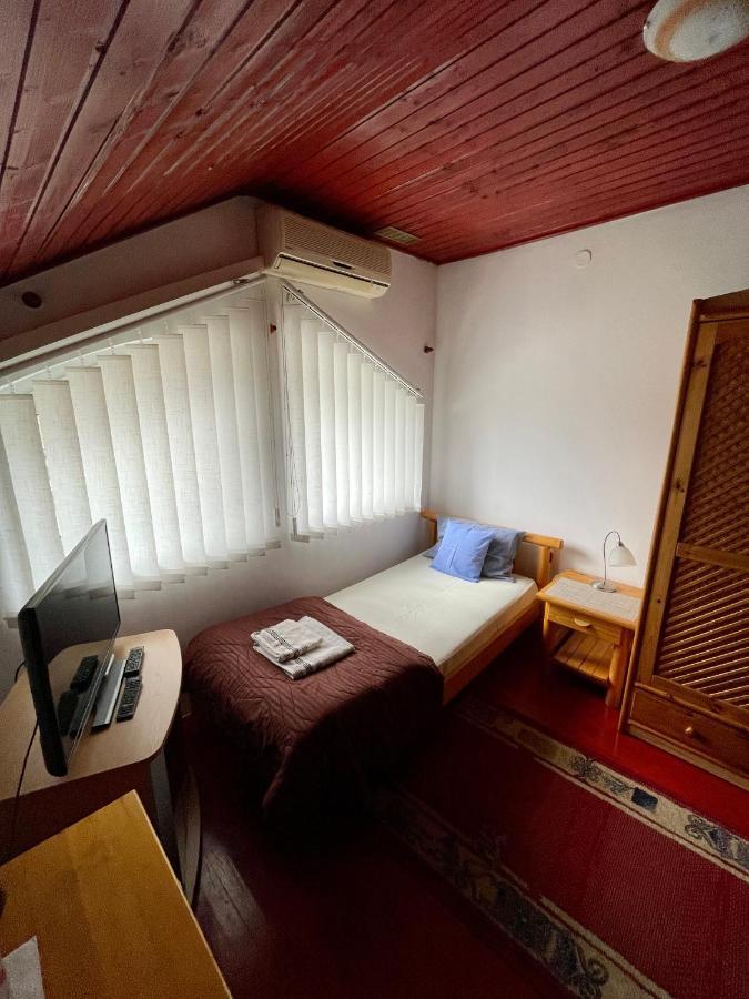 Guest House Luxotel ซเรนยานิน ภายนอก รูปภาพ