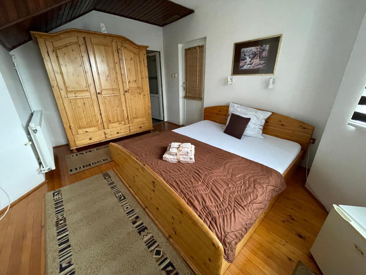 Guest House Luxotel ซเรนยานิน ภายนอก รูปภาพ