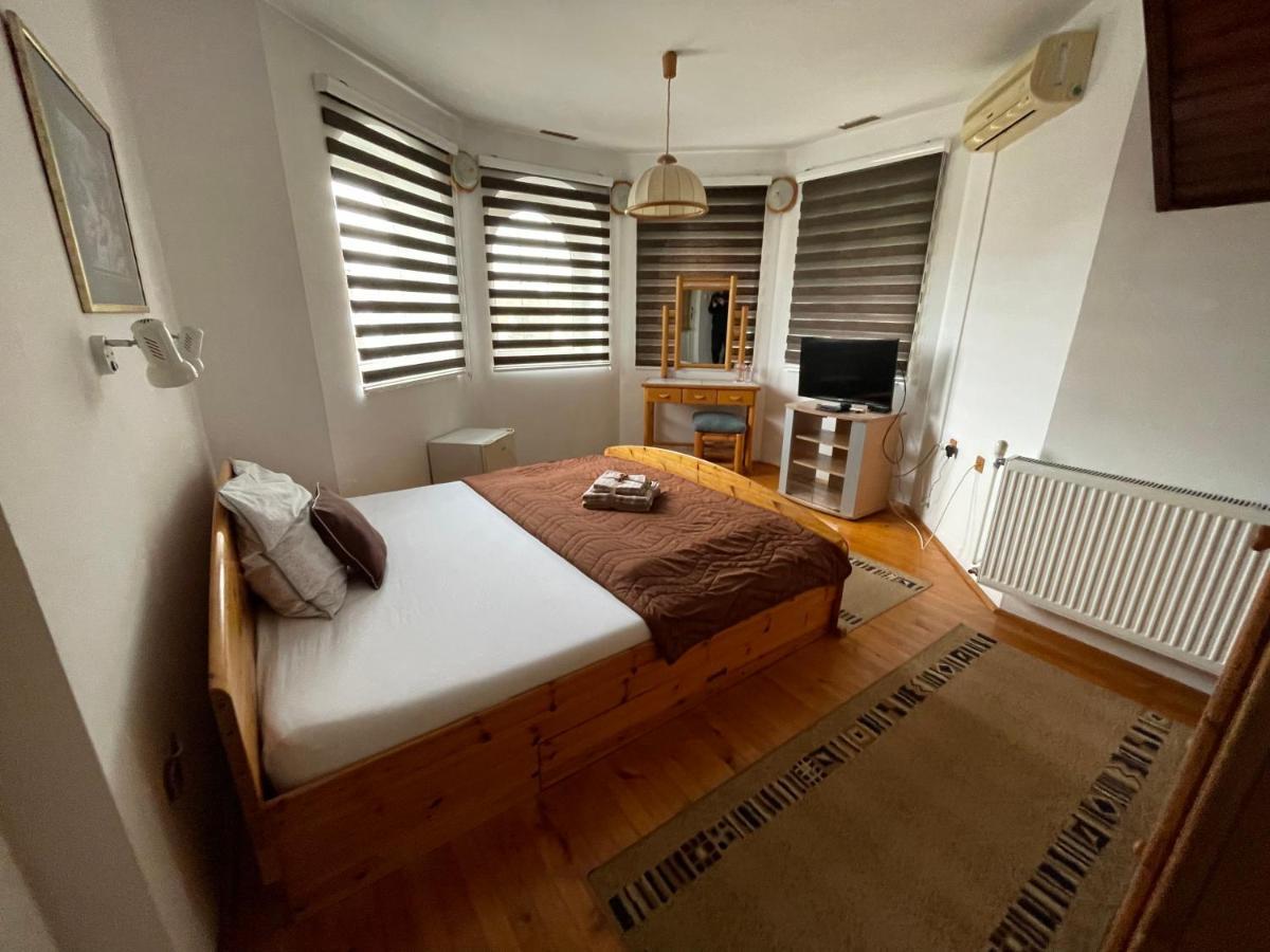 Guest House Luxotel ซเรนยานิน ภายนอก รูปภาพ