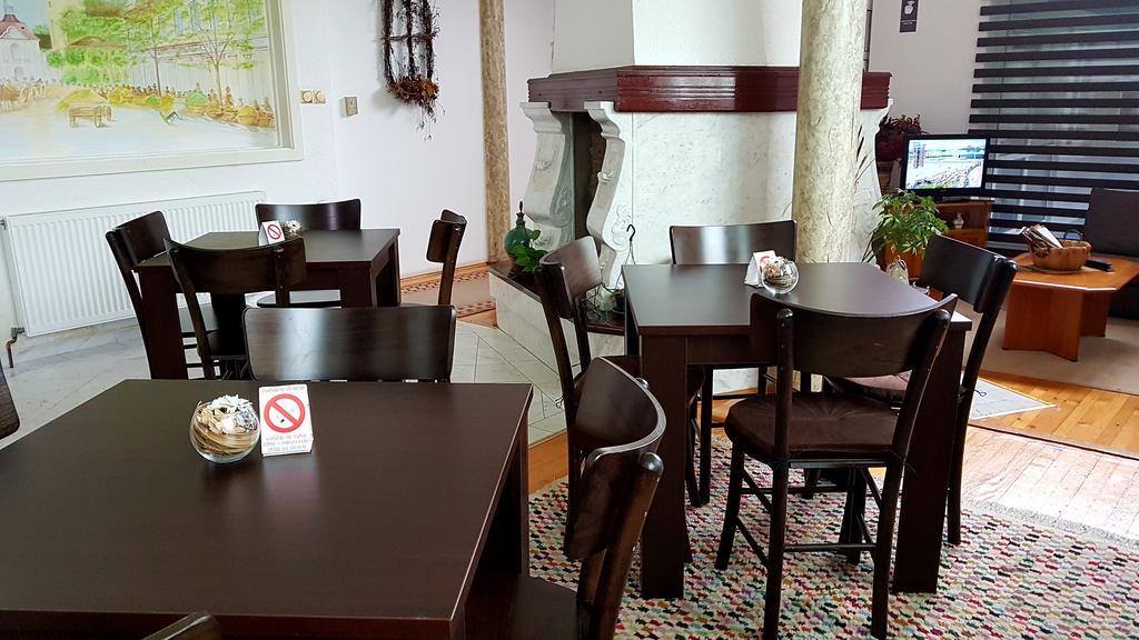 Guest House Luxotel ซเรนยานิน ภายนอก รูปภาพ
