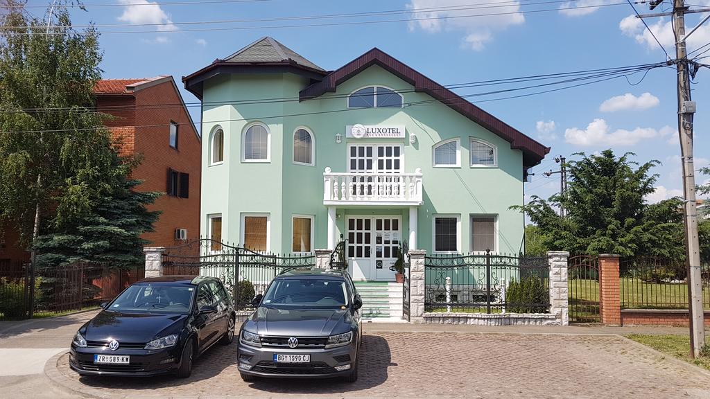 Guest House Luxotel ซเรนยานิน ภายนอก รูปภาพ