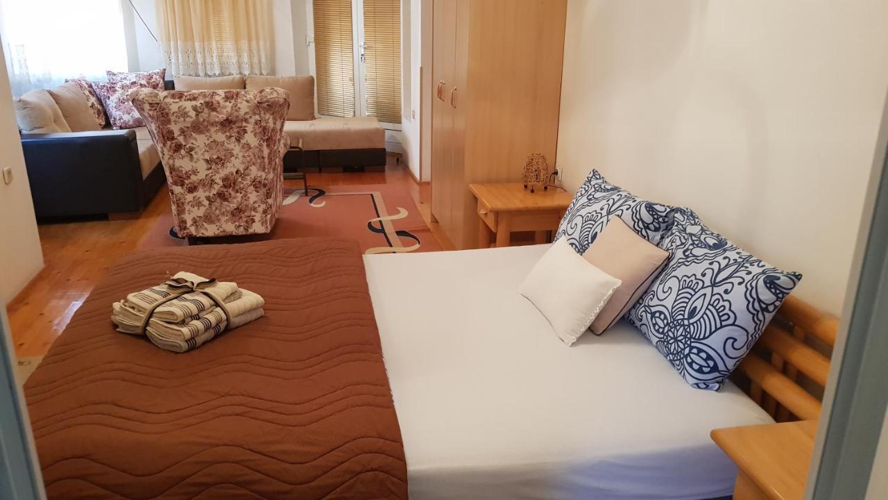 Guest House Luxotel ซเรนยานิน ภายนอก รูปภาพ
